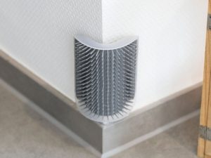 Trixie Eck-Massagebürste für Katzen