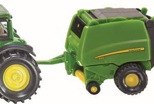 John Deere Traktor mit Ballenpresse